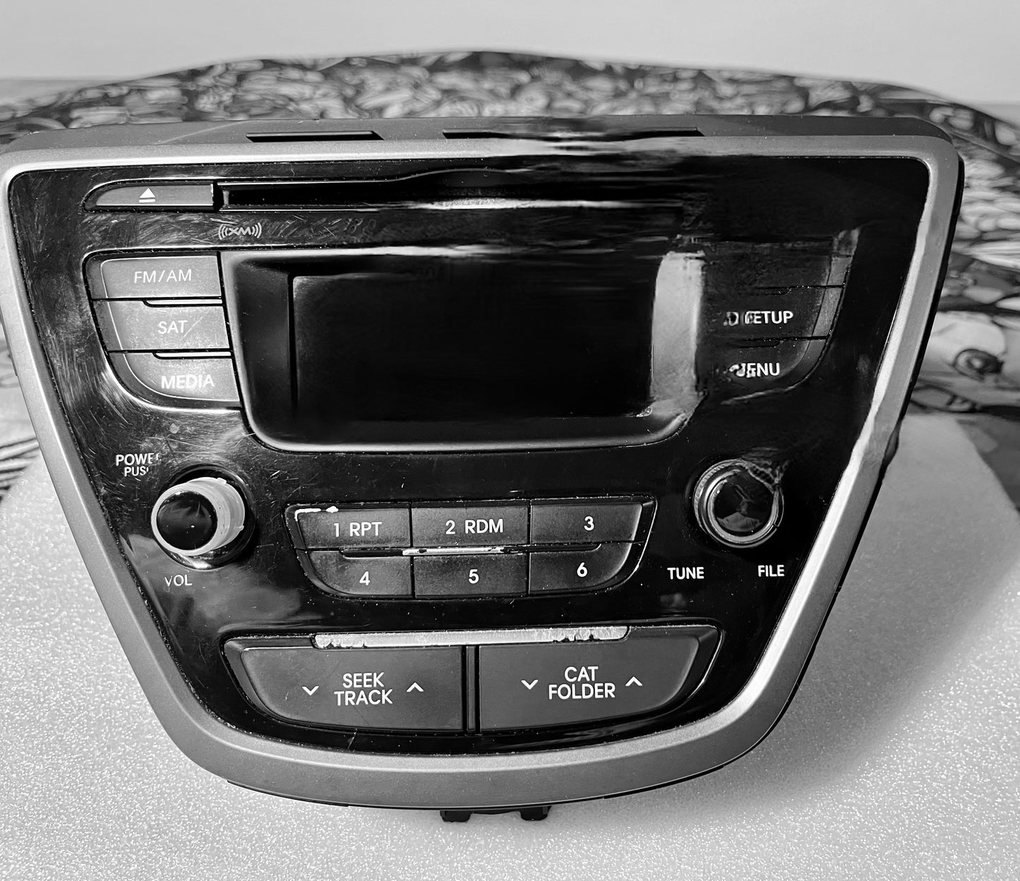 2014 HYUNDAI ELANTRA SE/LTD FACTORY RADIO- Does not have bluetooth
