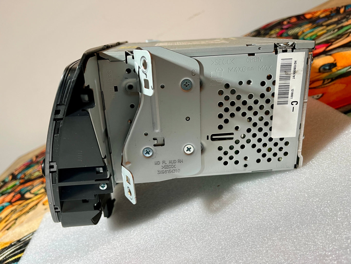 2014 HYUNDAI ELANTRA SE/LTD FACTORY RADIO- Does not have bluetooth